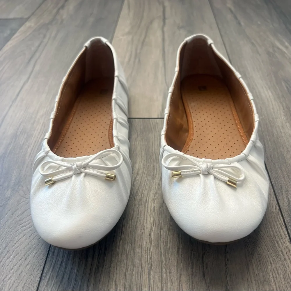 White Mountain Sakari White Ballet Flats with Bow 8.5 - Picture 9 of 10